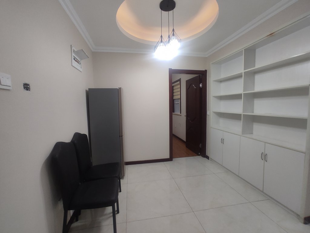 满庭春.精装供暖三房.中间楼层.证件满二.看房方便