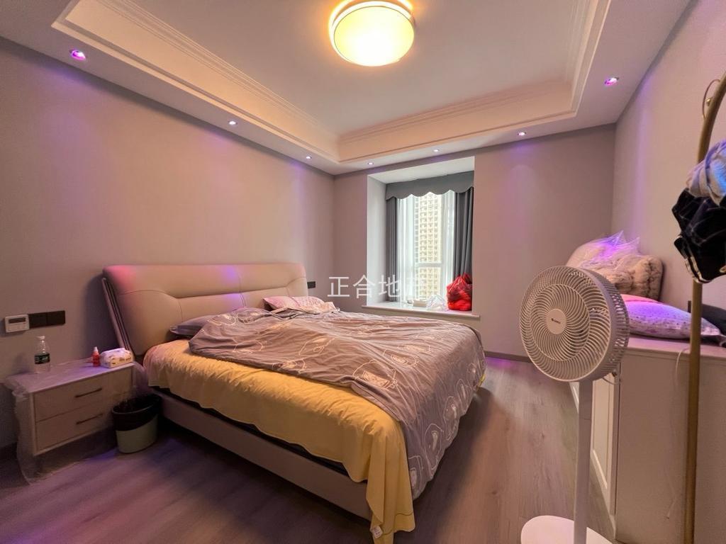 新三中旁，元泰未来城，精装三房，中高楼层，南北通透，成色新，拎包入住