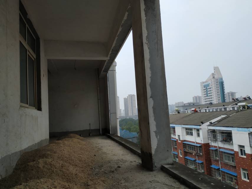 沃尔玛附近200平方左右大房子