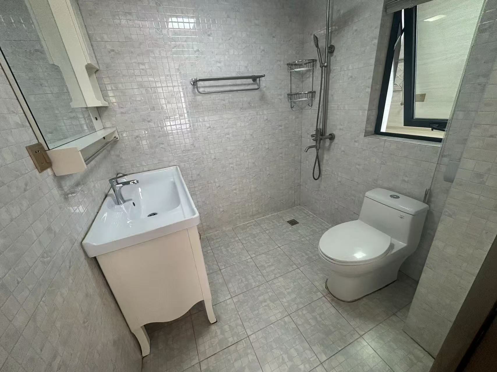 城南，元套未来城A区，精装单价4700，中间楼层，证件满二，