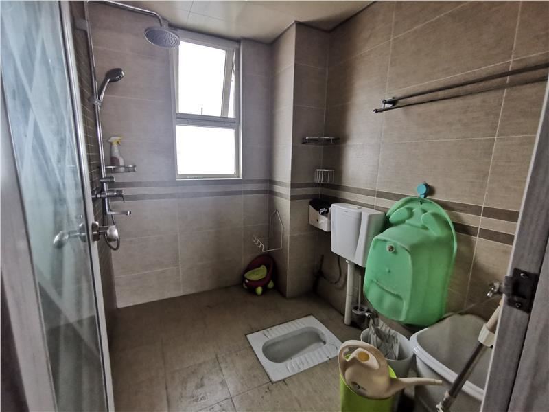 满庭春全屋订制精装修，湖景大四房只卖毛坯价，户型方正采光 