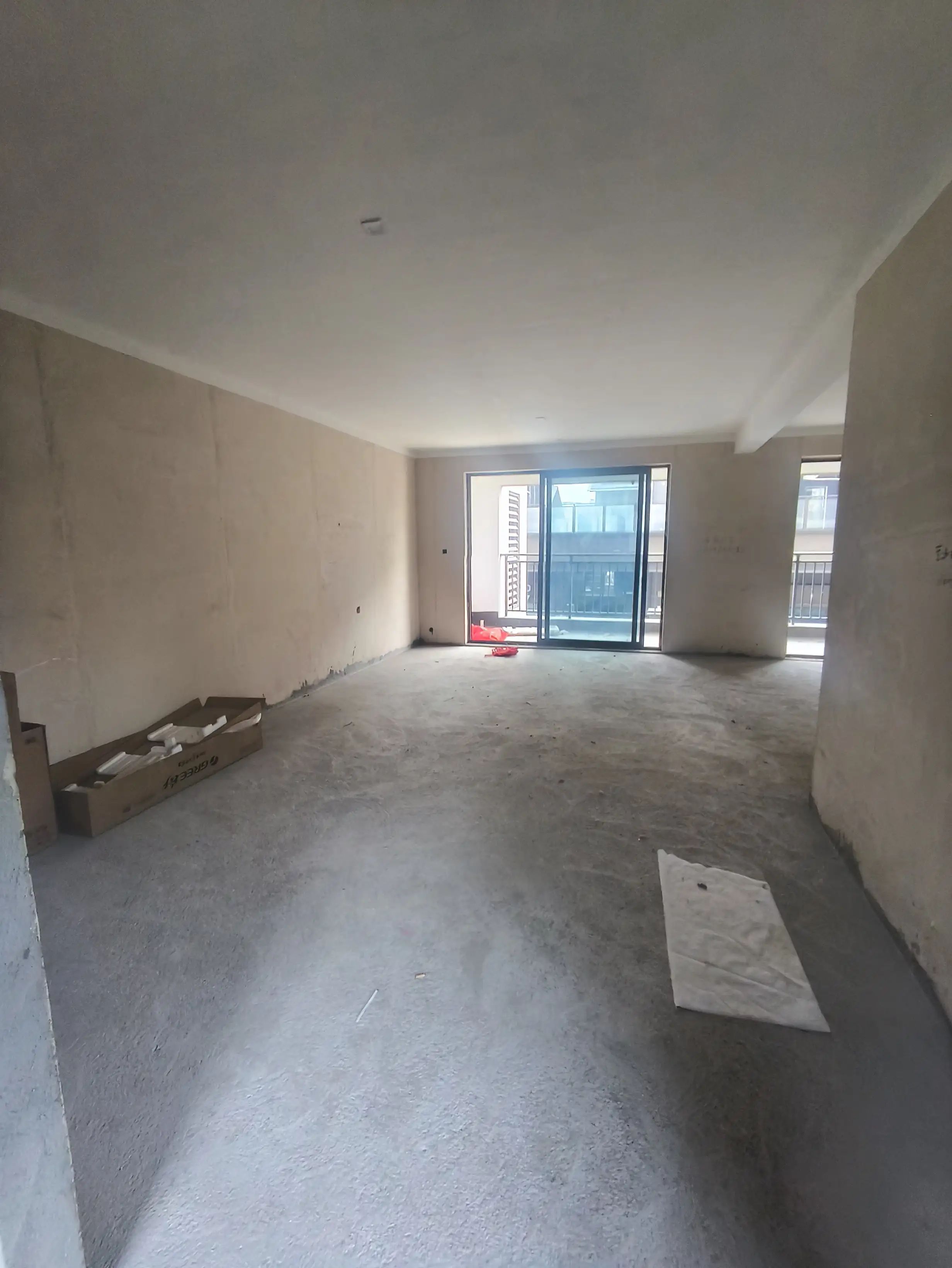 城南，吾悦，业主急卖，毛坯三房，诚心出售，价格可谈，