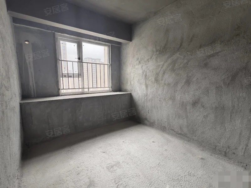 215，降价了。降价了，急售，朝阳丽景，比售楼部还便宜，单价5737，中间好楼层，毛坯两房，