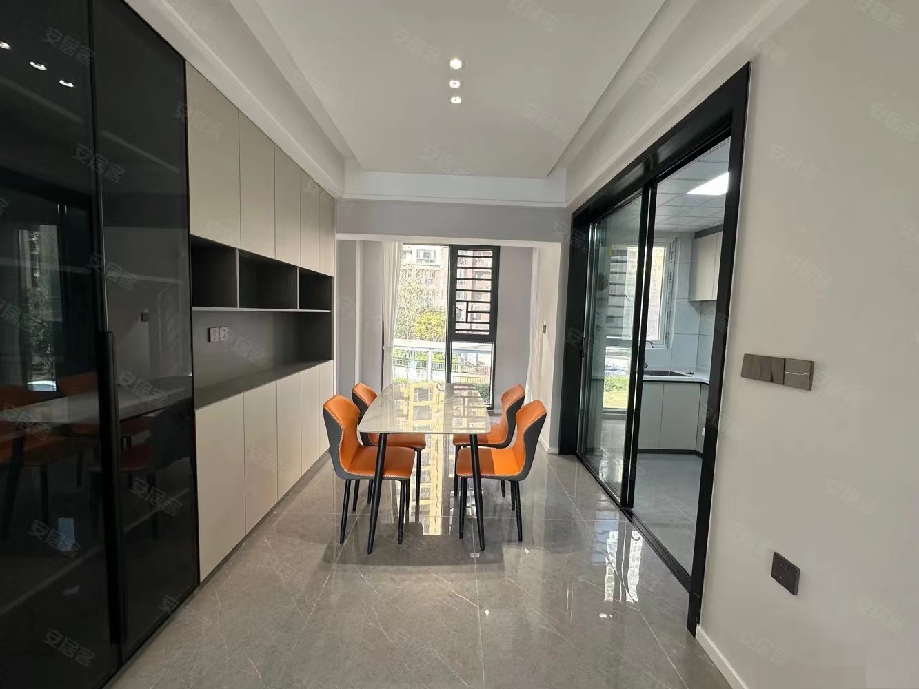 降价了，仙桃xiao学旁，带供暖，全新装修三房，南北双阳台，证满二