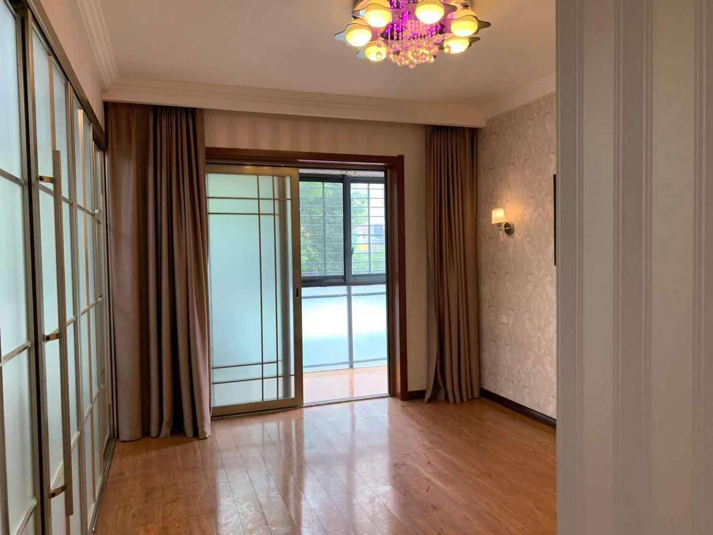 中央华府，仙桃小学旁，设施齐全