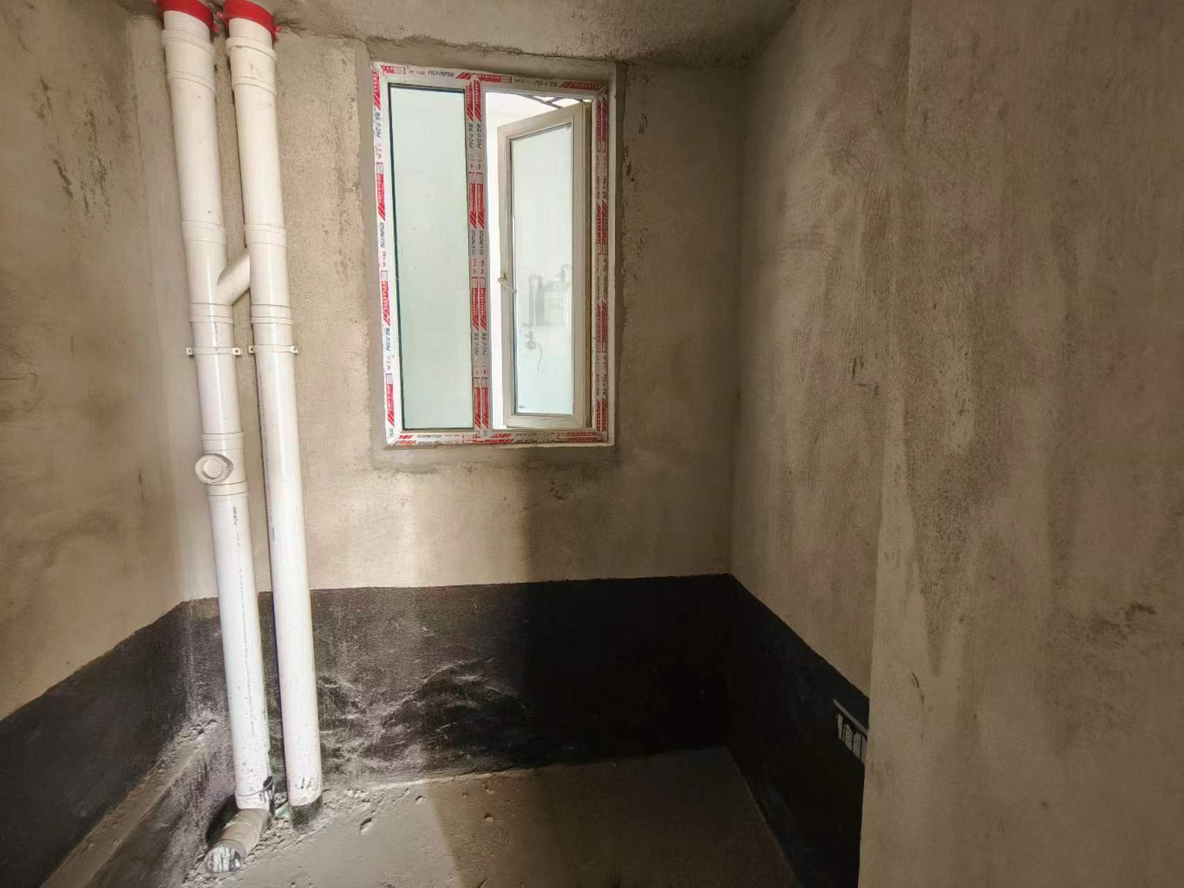 银湖城.毛坯三房.证件满二.看房方便