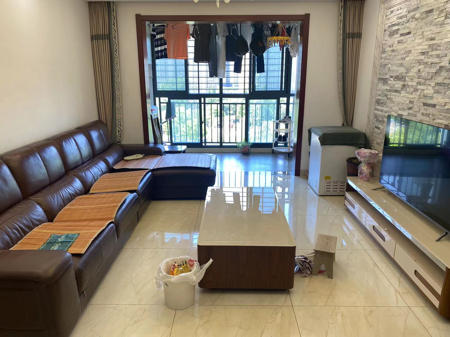 鸿昇现代城精装四房，中间好楼层 采光好 视野开阔 南北通透 业主人美心善