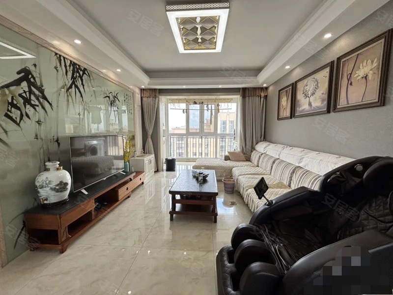 房东急售，城南， 吾悦旁 ， 精装大四房 ， 单价4700 ，满二 可拎包入住