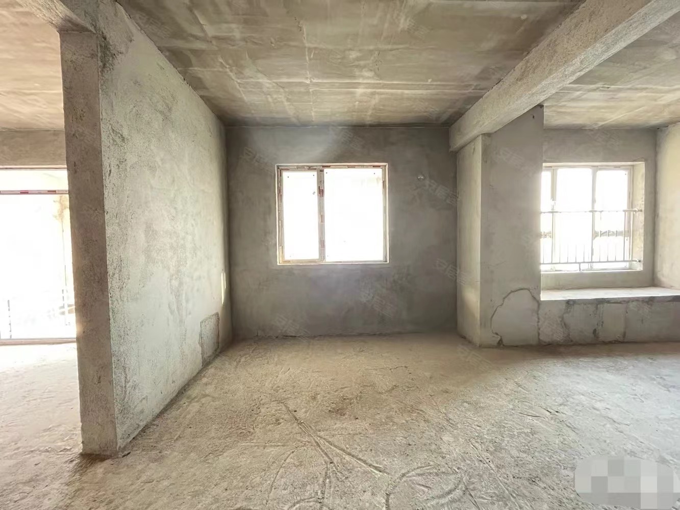 降价了，房东亏本出，新城名都，毛坯大三房，三开间朝南，单价5800，捡漏