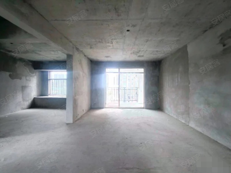 蓝天新城，人车分流 ，8楼，三房两卫，纯东边户。 南北双阳台，