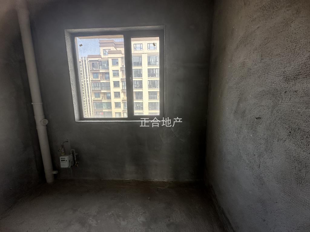 降价了！！！房东急售，荣怀E区第壹排，单价5500，视野无遮挡，阳台🉑看免费演唱会，好楼层，可配合满二过户