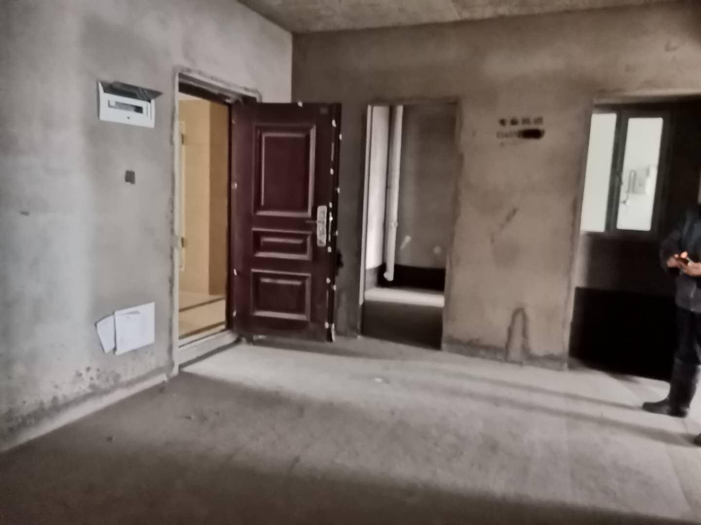 捡漏全款银湖城 楼层赠送一个房三室两厅两卫