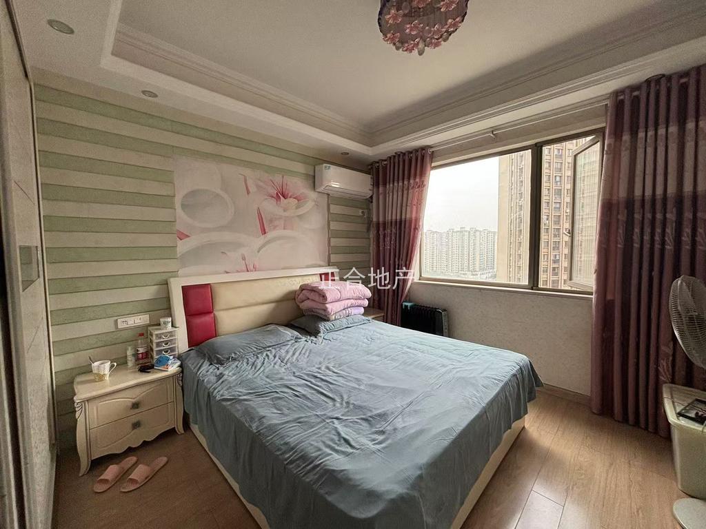 降价急售，锦绣江山，单价4600，精装三房两厅一卫，中间好楼层，证满二，采光好