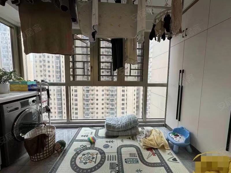 ​满庭春，精装三室两卫+活‬动室，9.9成新，送入户花园,电梯好楼层，证满二，​仙桃xiao学+仙桃三中