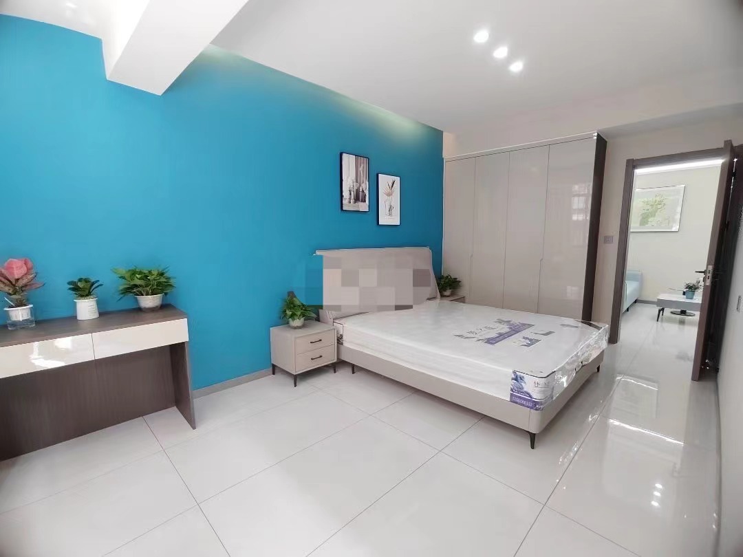 142？房东诚心出售，养老蛮好，精装3房，证件在手，有院子停车