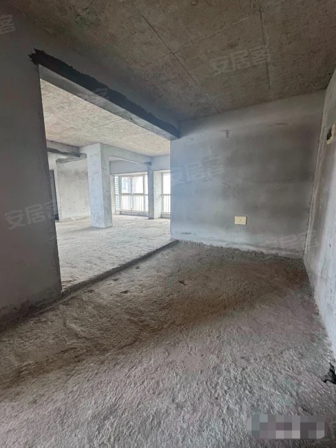 圣淘沙，电梯3房2卫，单价3600+，满二，电梯中层，边户，南北通透，送入户花园