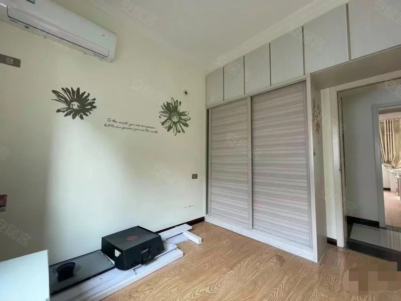 400，城西，世纪雅园，南北通透，精装三房，步梯3楼，,单价3095