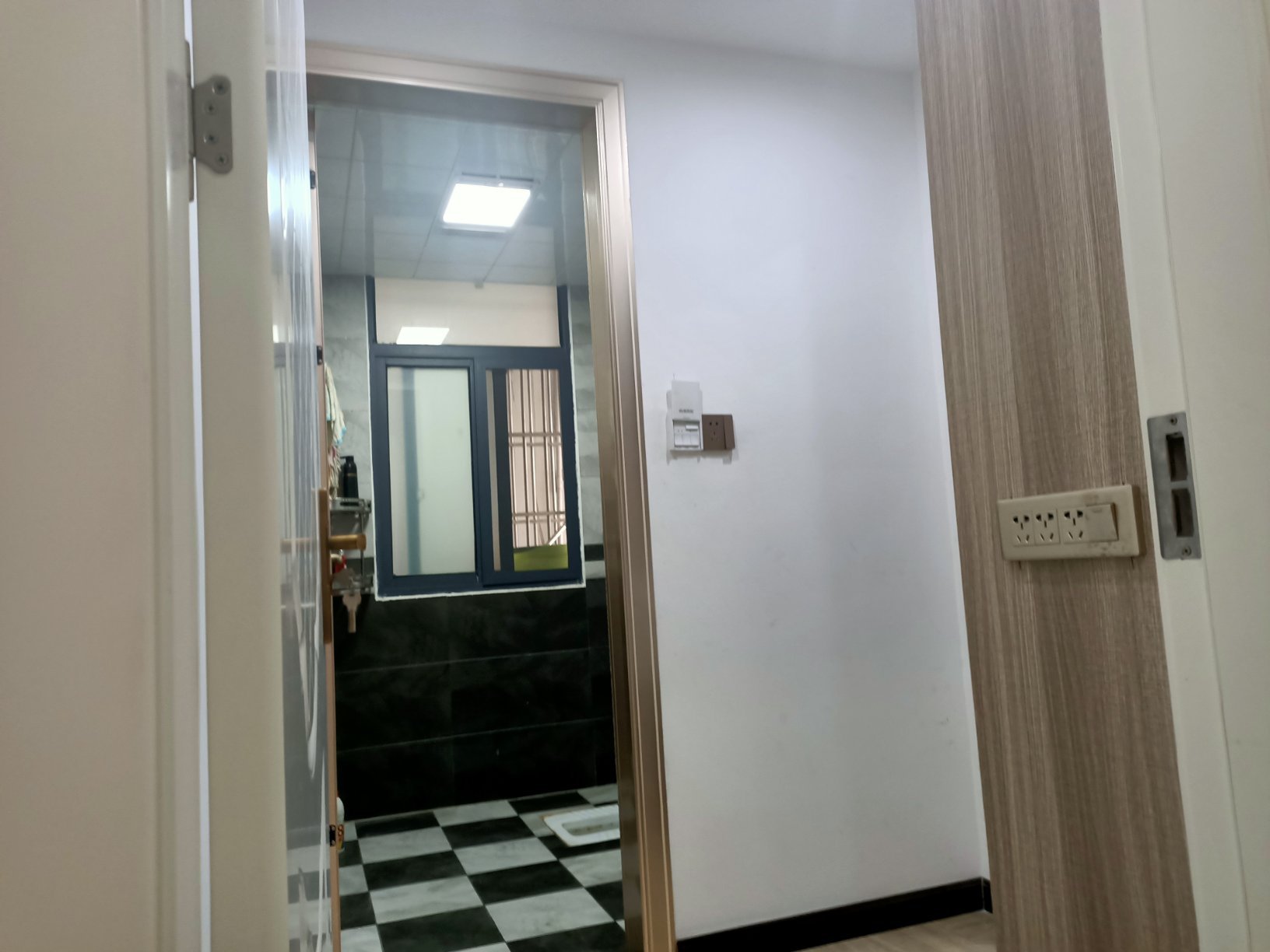 新八中附近逸景轩小区电梯好楼层南北通透128平三房两厅两卫