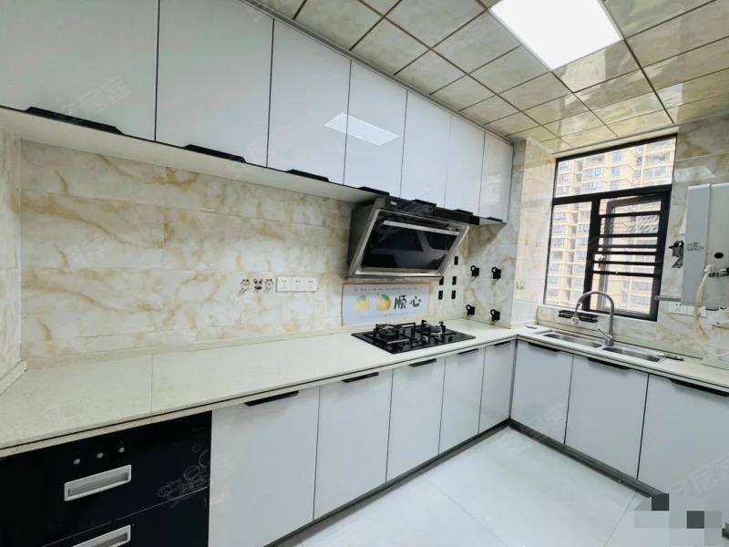 颐和公馆，纯边户，精装3房2卫，11楼，三面采光，南北通透，单价5000