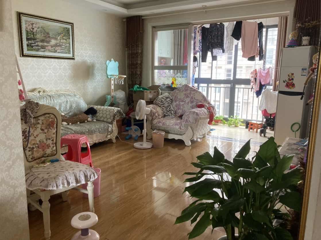 急售 香岸华府的精装3房 电梯中间楼层 环境好 拎包入住