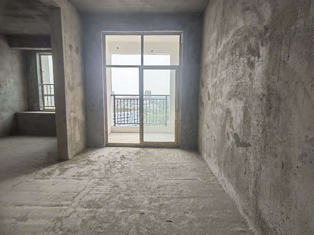 南城新区，交通方便