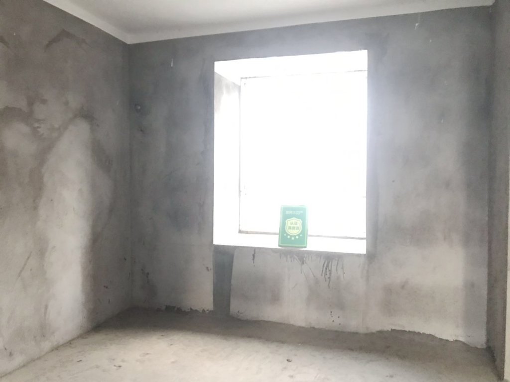 南城新区明珠新城毛坯小三房证满二电梯边户采光很好视野很好