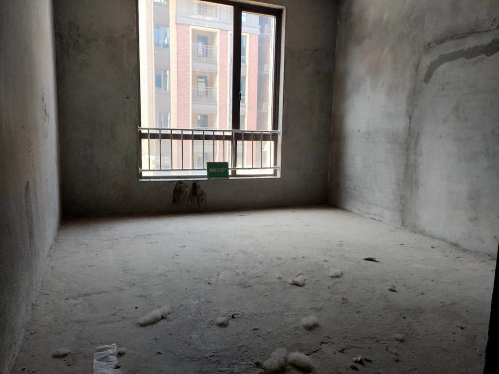 城西大盘绿地华庭香格里拉一二楼毛坯复式带花园空气清新天然氧吧房东诚意出售