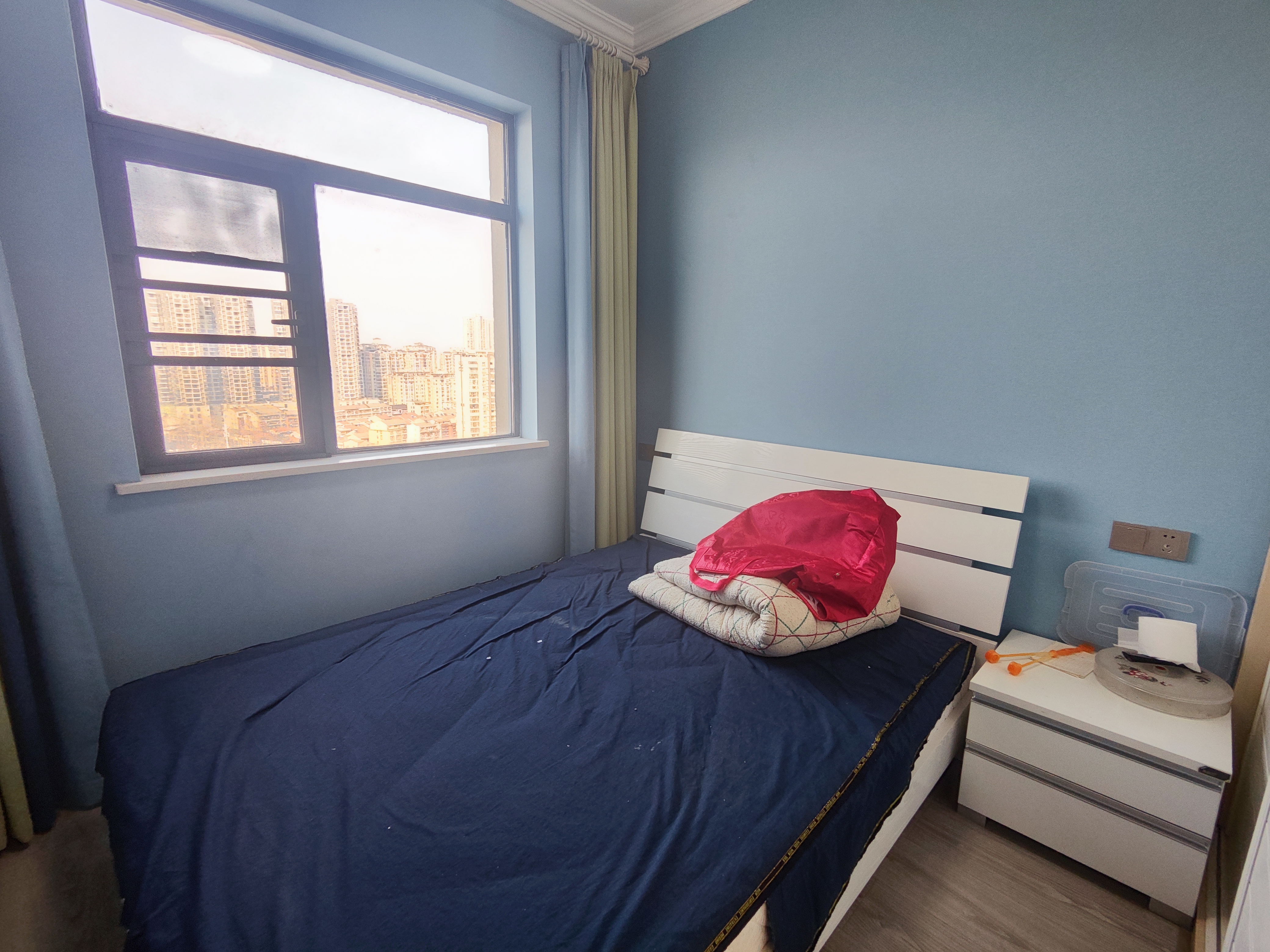 元泰未来城.精装三房两房.房子九成新.证件满二