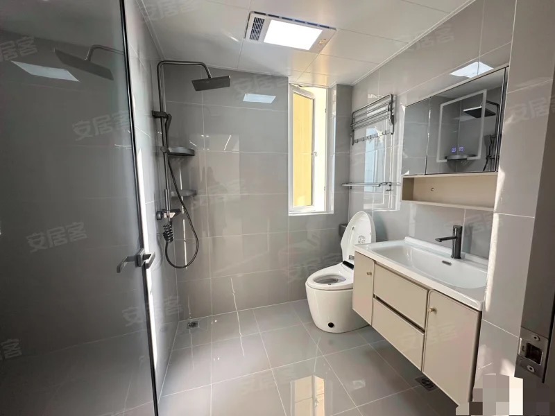 急售，亏本出，南国明珠，全新精装三房一卫，电梯19楼，视野采光好，