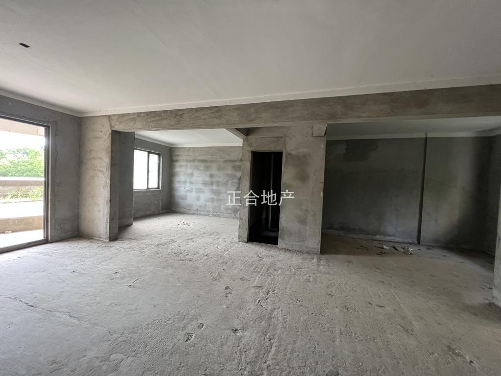 捡漏，城南，御台公馆，毛坯三房两卫，带大露台，满二，单价4660，