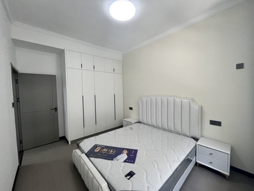 养老看过来，西桥，装修9成新，步梯2楼，精装三房，证满二