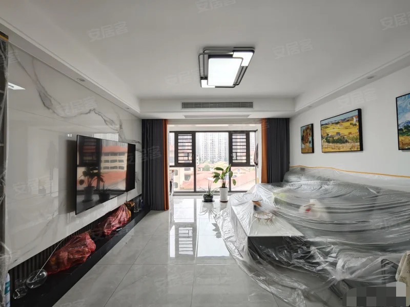 急售，沔阳清华园 ， 精装三房，边户，全屋品牌家电家具 ，电梯中层 ，证满2 ，楼下就②中大门，基本未住 ​