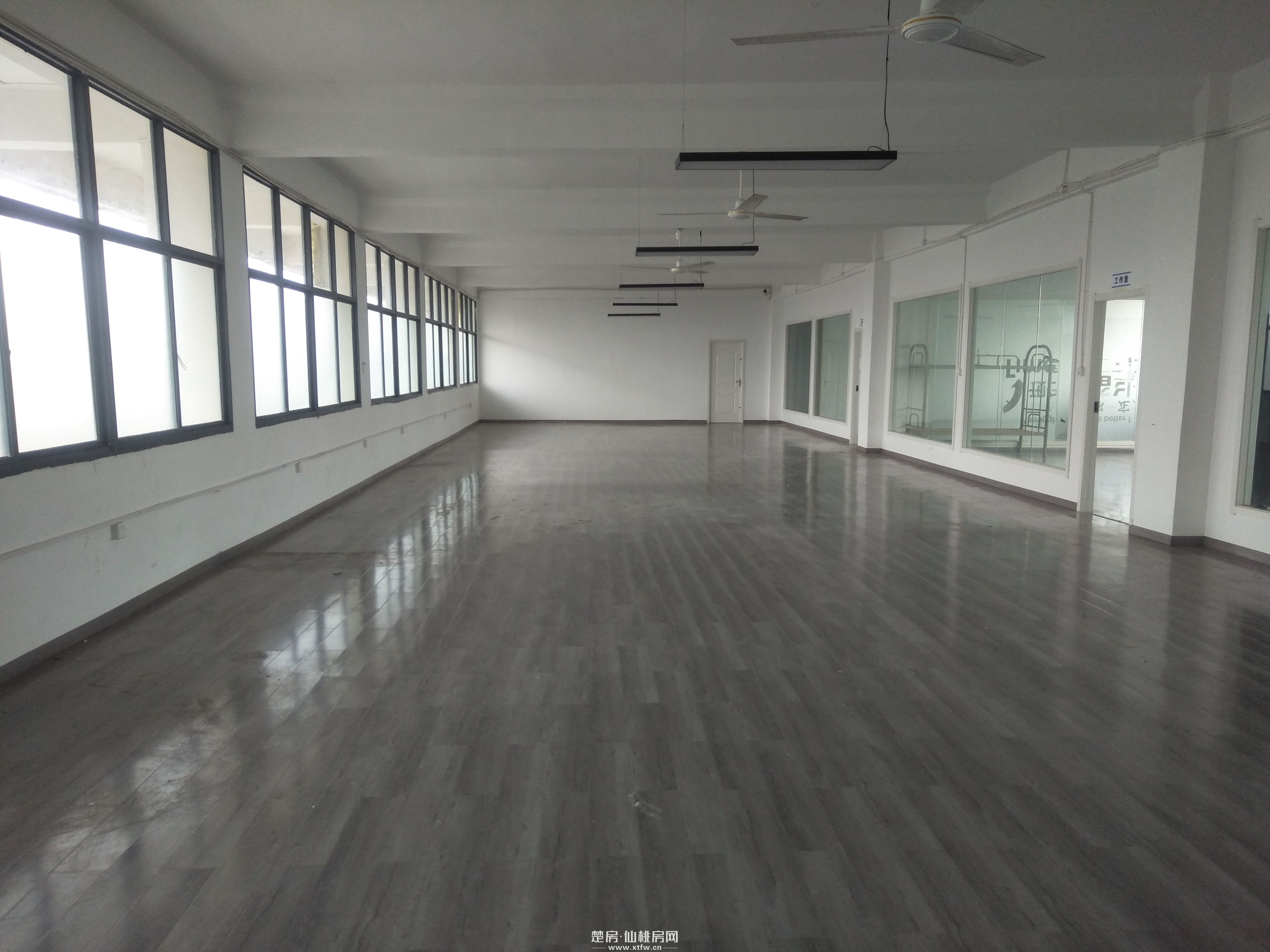 仙桃市小橡树幼儿园内天气晴产业园7楼400平办公楼整租