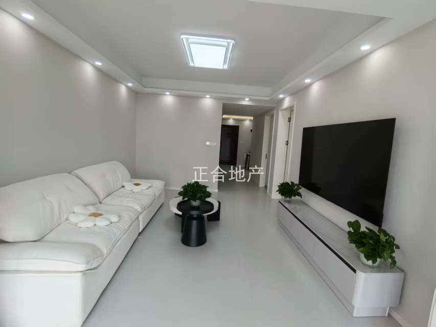 城南新区，蓝天新城，精装3房2卫，好楼层22楼，全新装修，证满2年，送车位