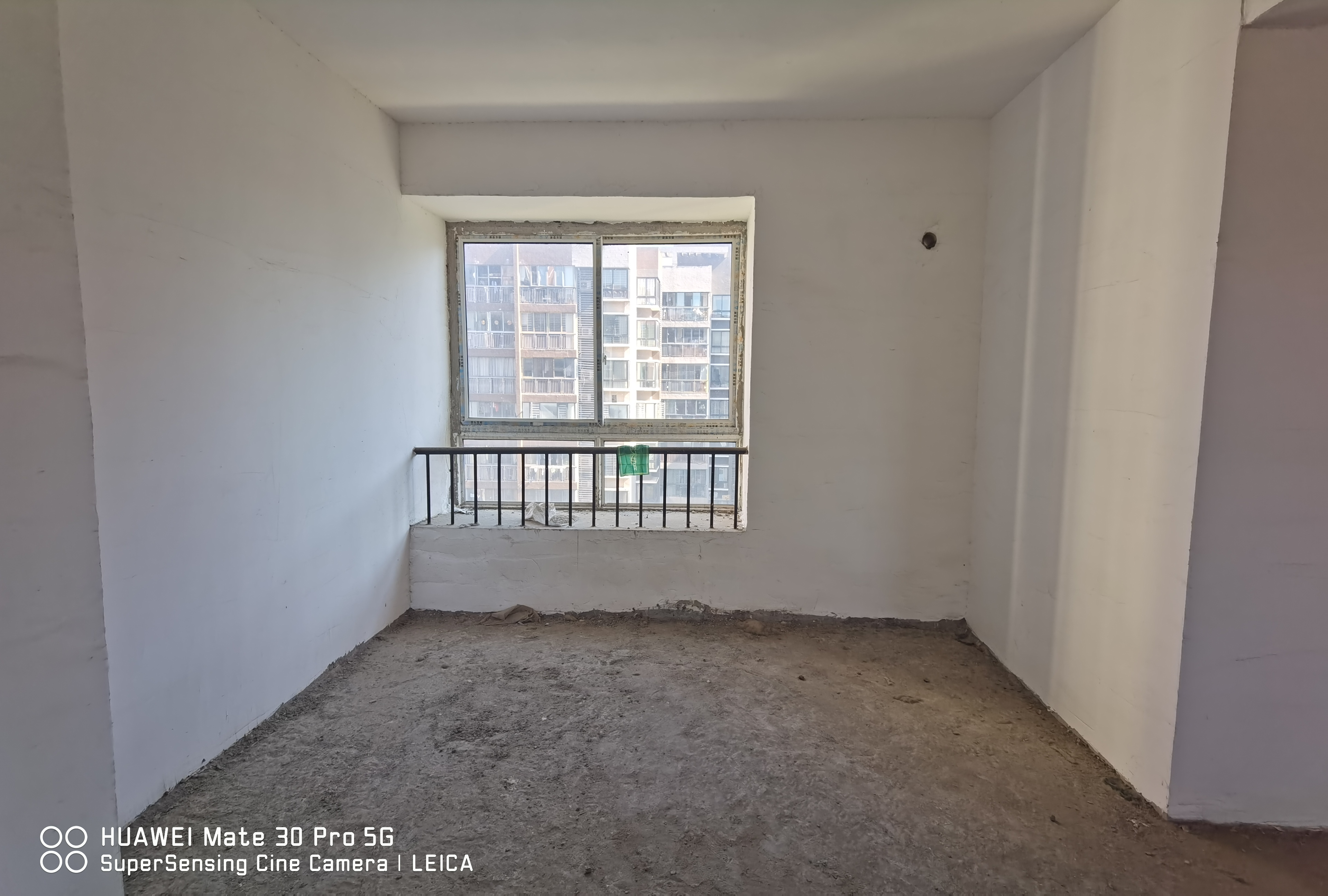 世纪雅园毛坯四房南北通透看房方便三开间朝南出行方便