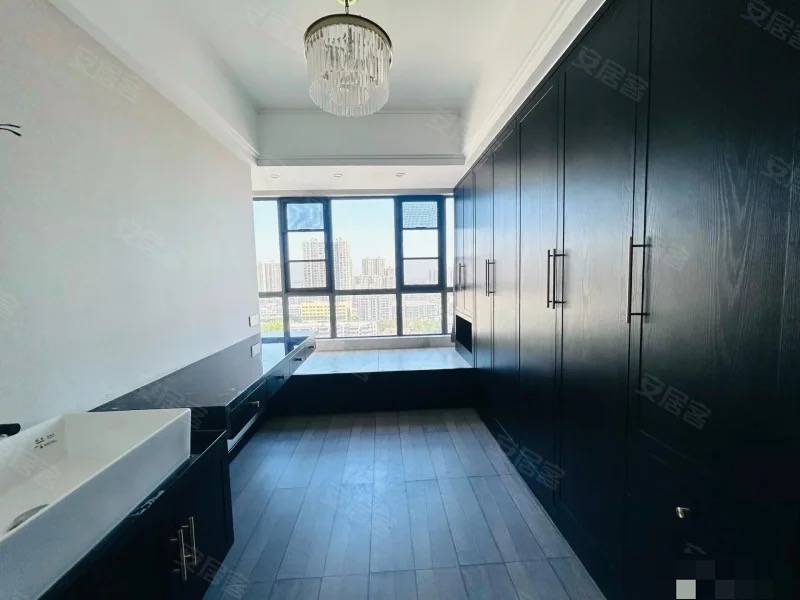 402，捡漏，和合国际，全新装修，电梯好楼层19楼，精装三房，拎包入住，