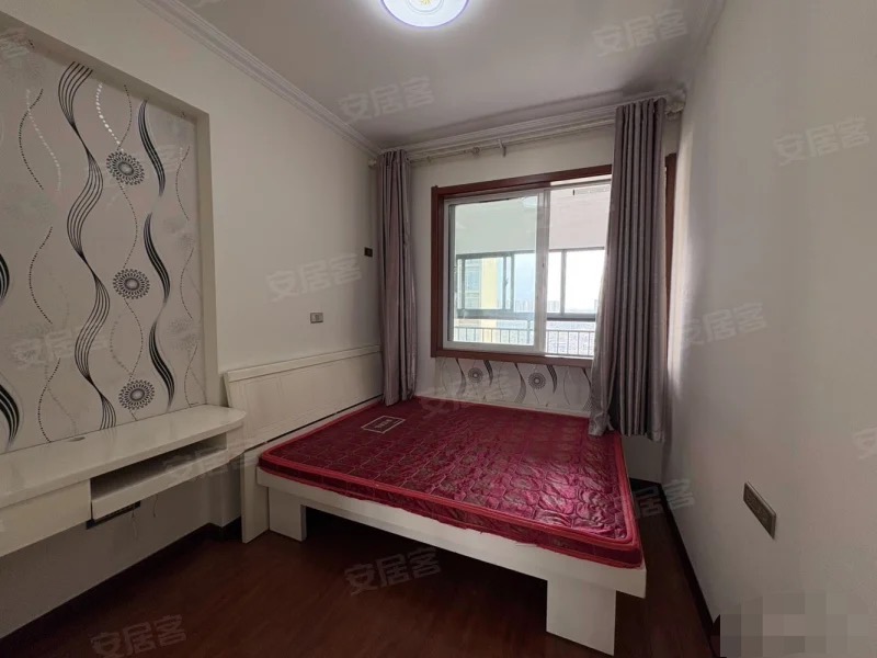 诚心出售，圣淘沙，精装三房，电梯好楼层，证满二，实验二小老三中