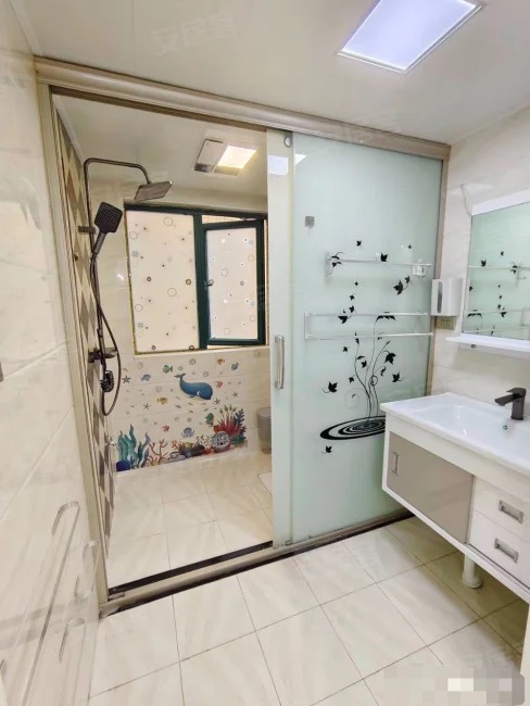 沔阳公园旁，新城壹号五期，电梯小高层，精装大三房，单价5400元，成色新，证件满二