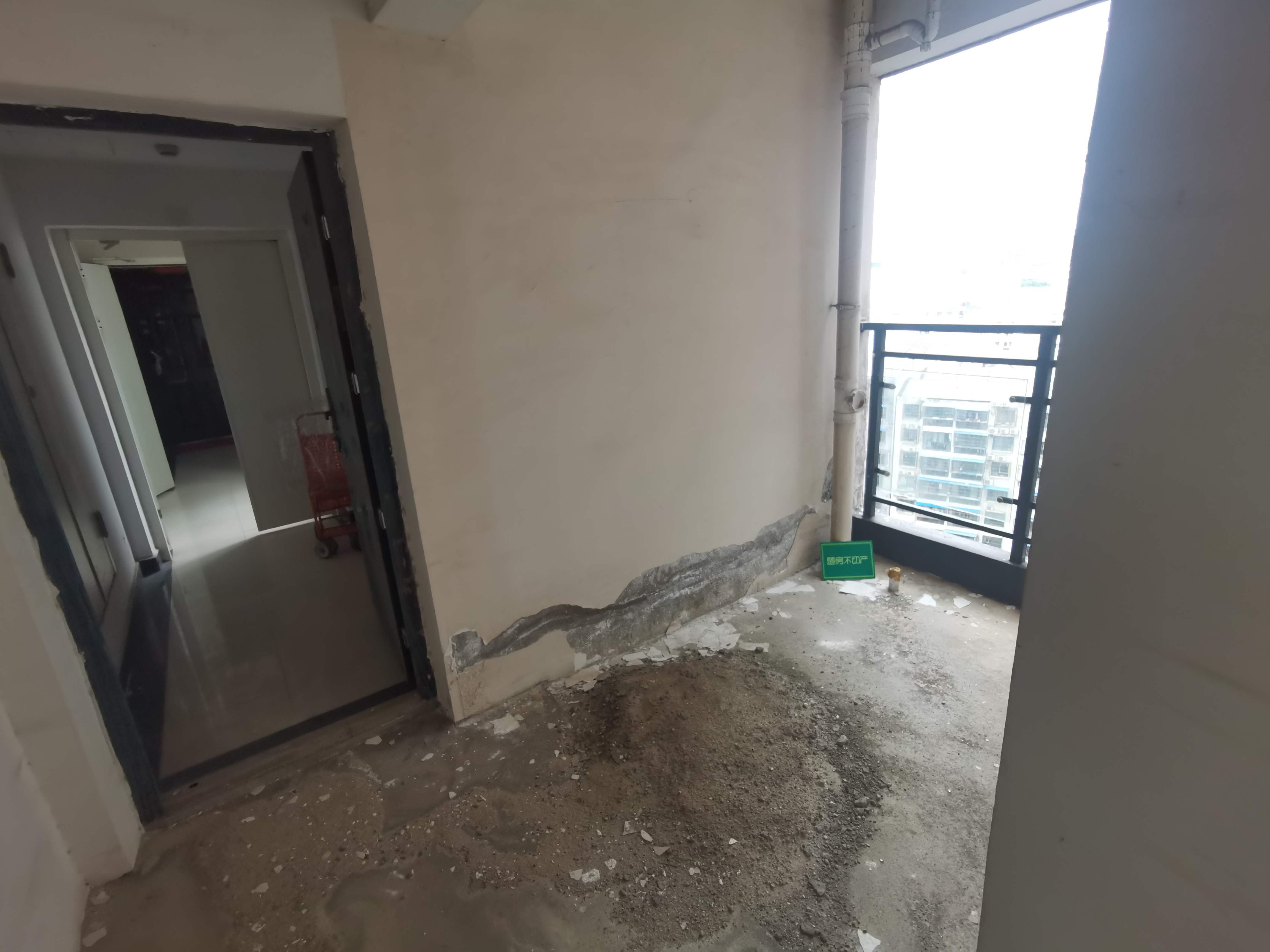 福星城毛坯大三房老证看房方便