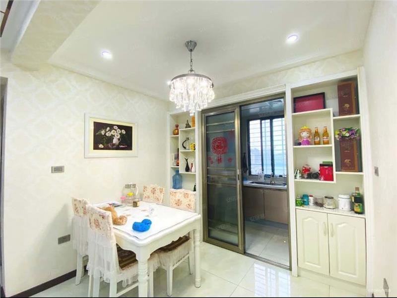 城西红树湾，精装大三房，满二，诚心出售，东边户