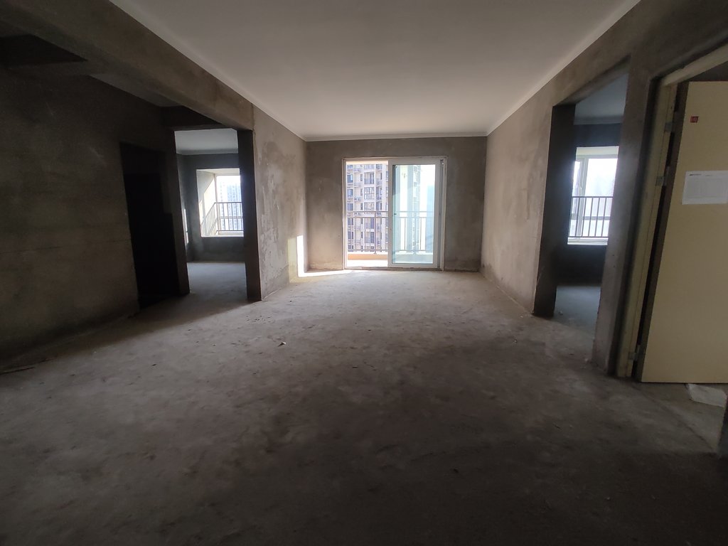 森林国际.毛坯三房.中间楼层.看房方便