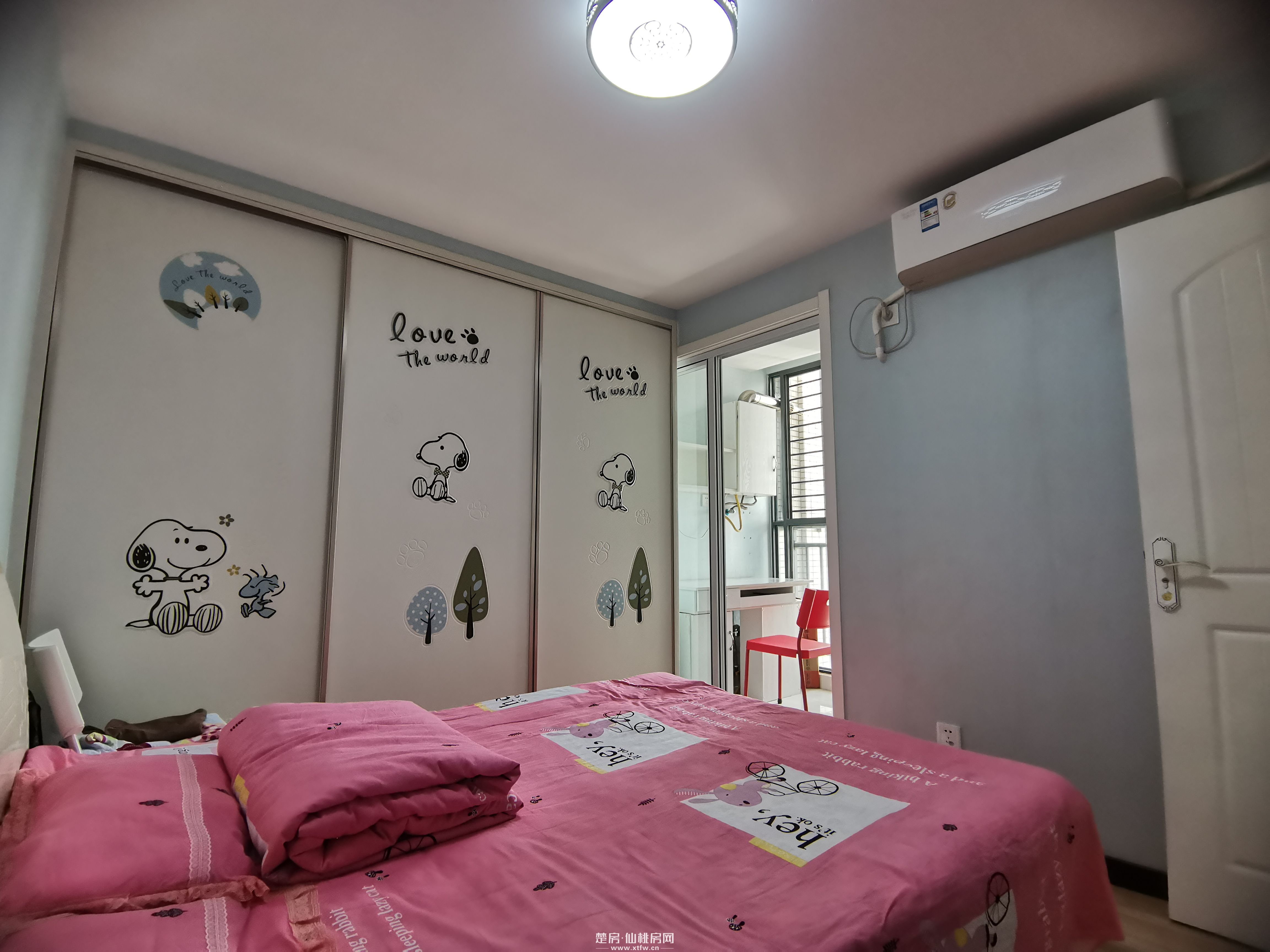 采光通风好，精装房拎包入住！楼下是新天地广场、好邻居商圈，旁边是沔街校区