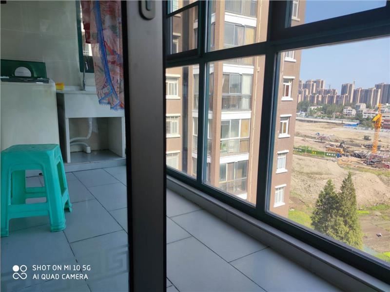 香岸华府精装3房，装修都用的环保材料，采光很好，没有住过