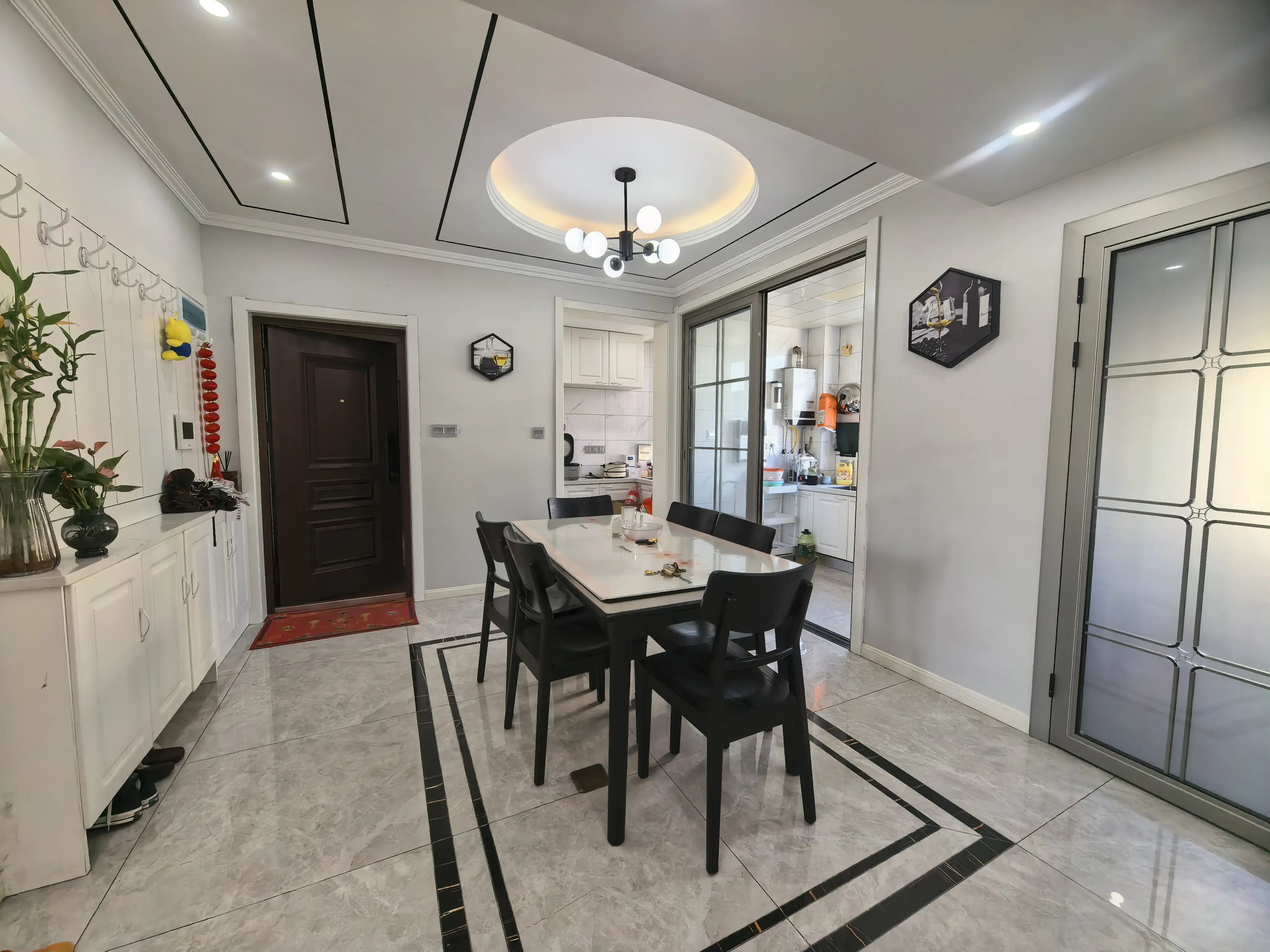 亏本出售，城南新城壹号，成色新，精装三房，拎包入住，电梯中间楼层，证满二