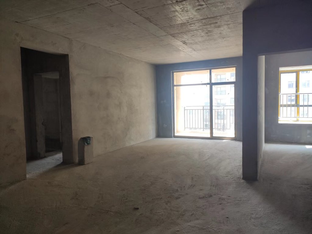 水云间 毛坯大三房 户型方正 南北通透 房东诚意出售