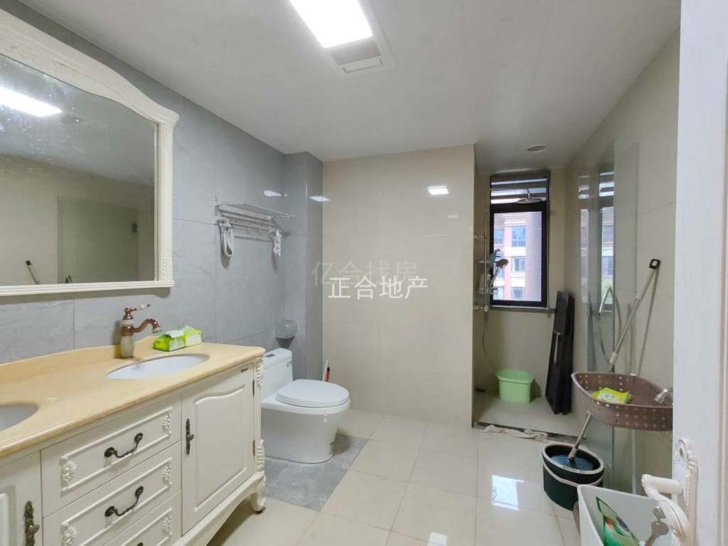 房东急售，城南新城壹号，大平层，电梯入户，花园洋房，好楼层，带车位