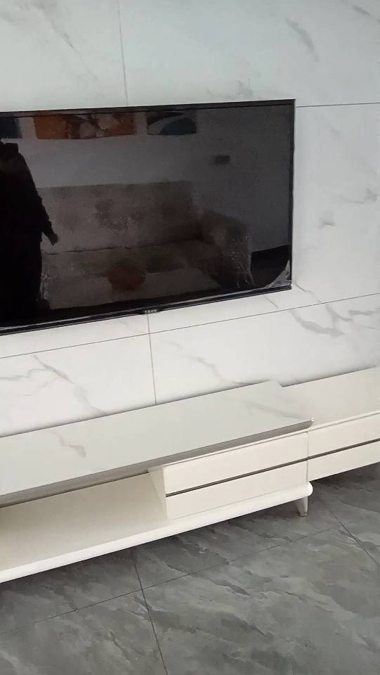 房东直租无中介费，全新的三室两厅两卫一厨，家具家电齐全全新，拎包即可入住