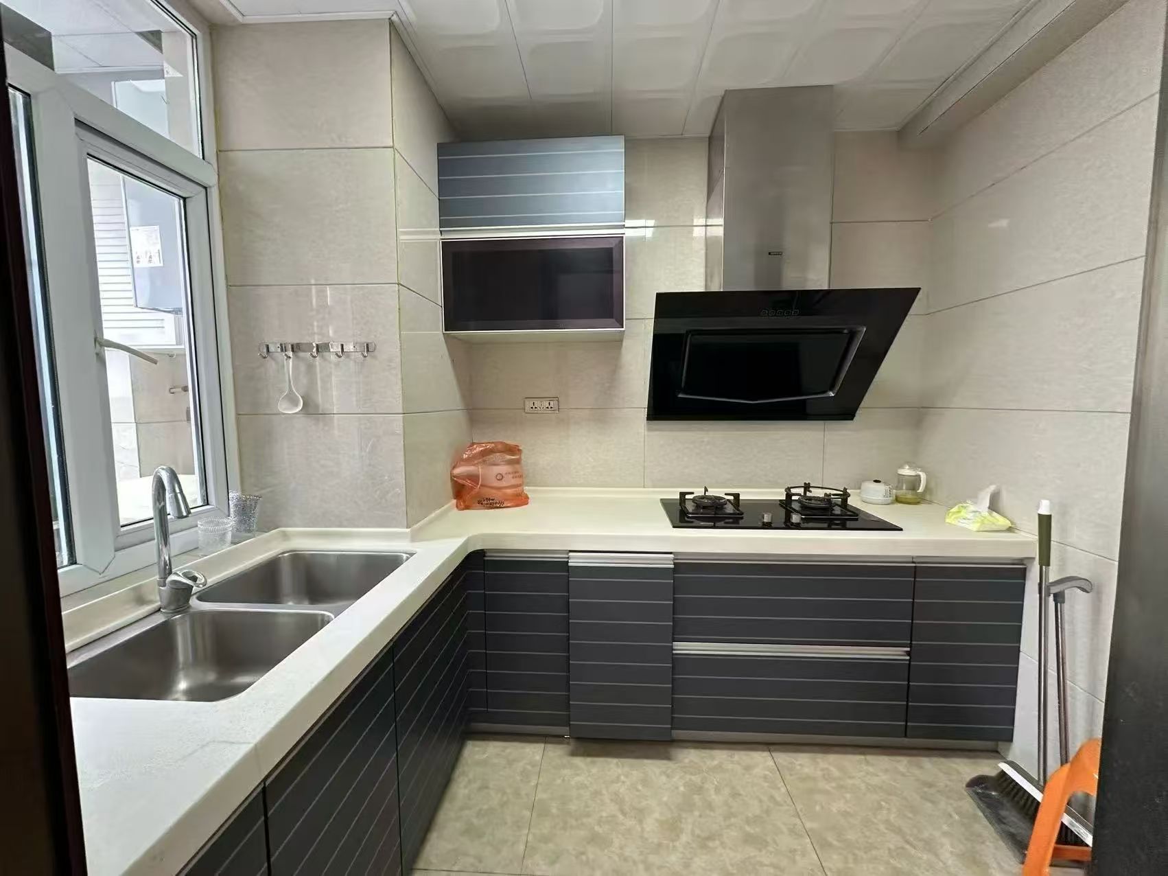 天下城市星座，电梯好楼层25楼，精装三房，一口价39.8万，证满二