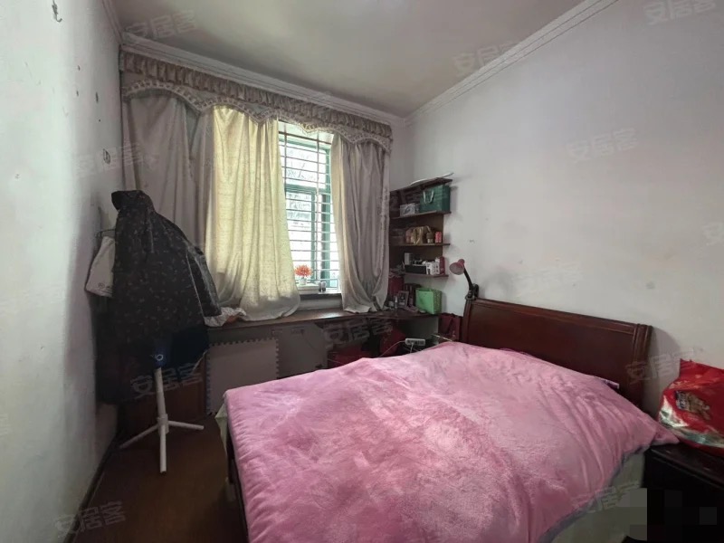 武商附近，青青家园，精装三房，一楼可养花草，价格便宜，拎包入住