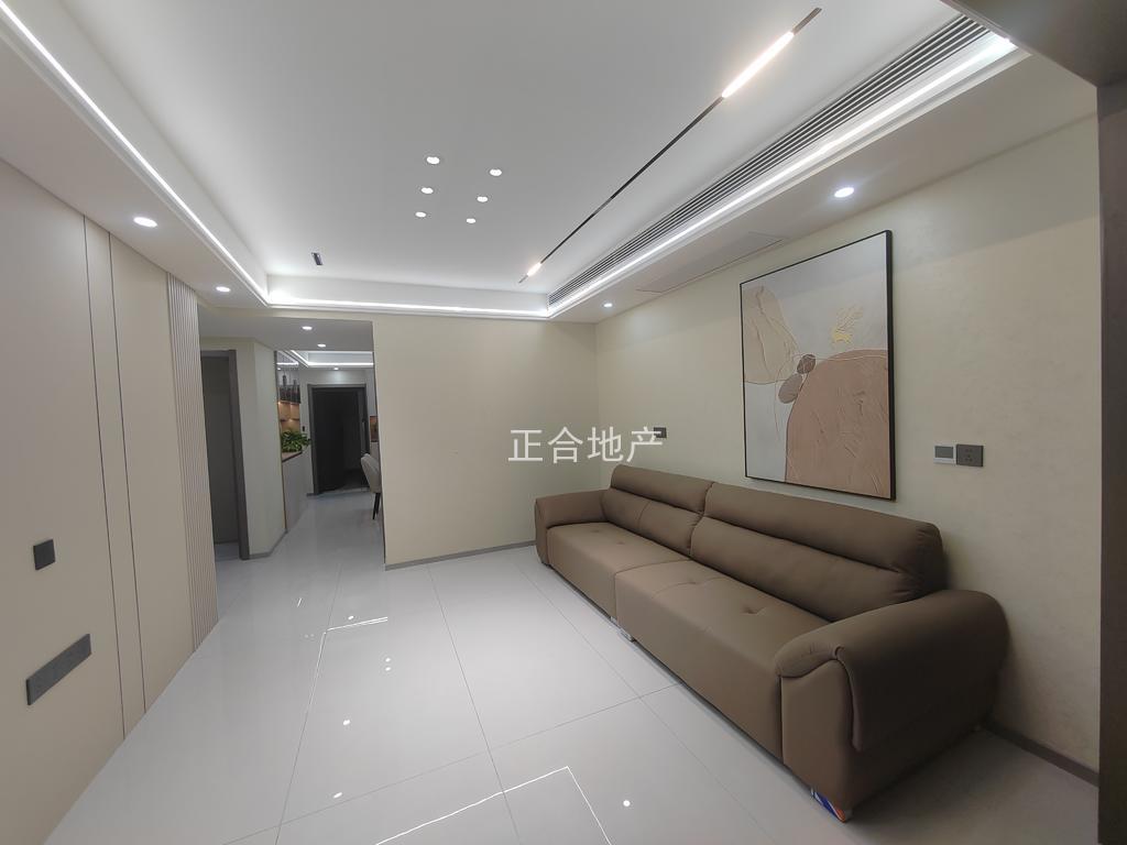 急售，城南，颐和公馆，电梯好楼层，全新精装三房二卫 ，证满五， 诚心出售